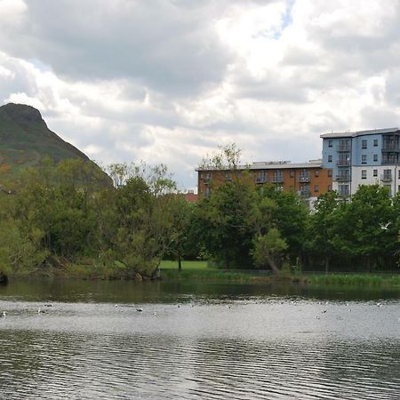 Lochend Park View Apartment Edinburgh Buitenkant foto