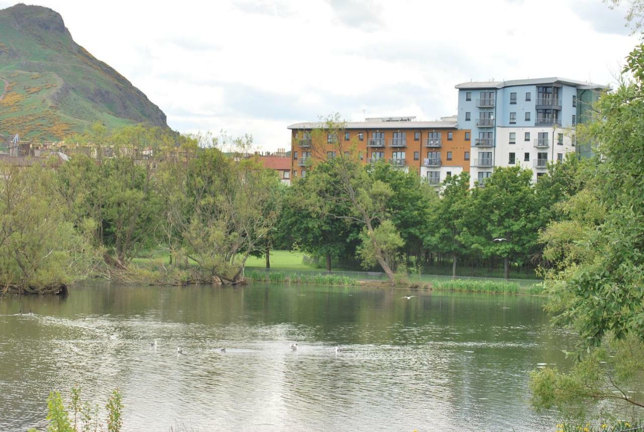 Lochend Park View Apartment Edinburgh Buitenkant foto